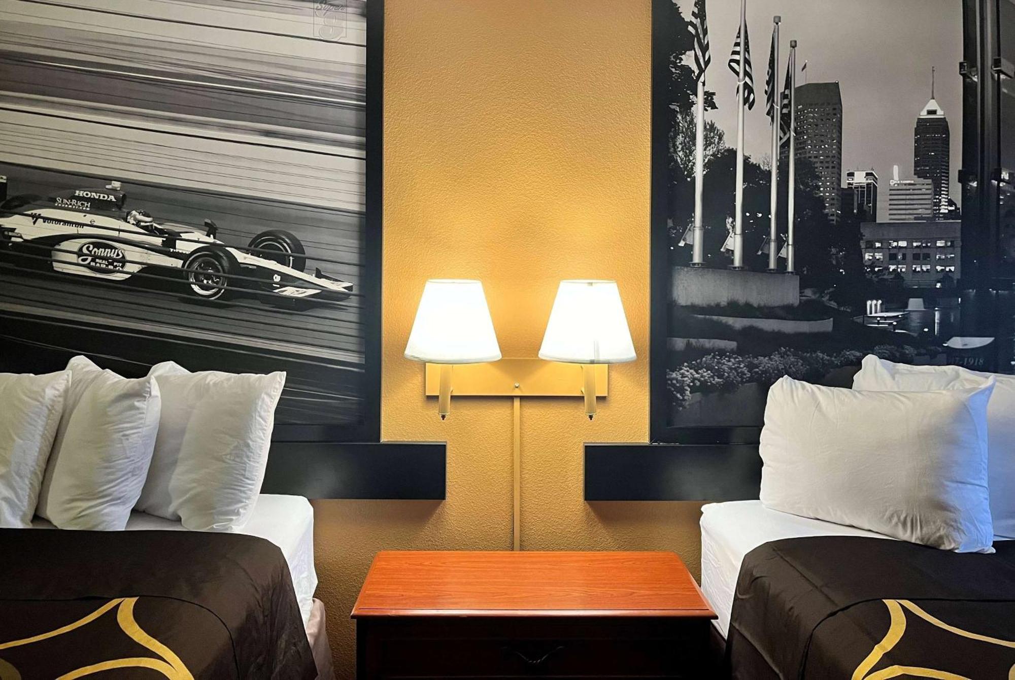 ซูเปอร์ 8 บาย วินด์แฮม อินเดียนาโพลิส/นอร์ทอีสต์/แคสเซิลตัน แอเรีย Hotel ภายนอก รูปภาพ