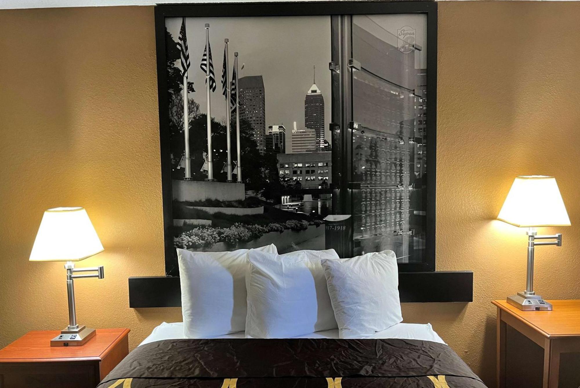 ซูเปอร์ 8 บาย วินด์แฮม อินเดียนาโพลิส/นอร์ทอีสต์/แคสเซิลตัน แอเรีย Hotel ภายนอก รูปภาพ