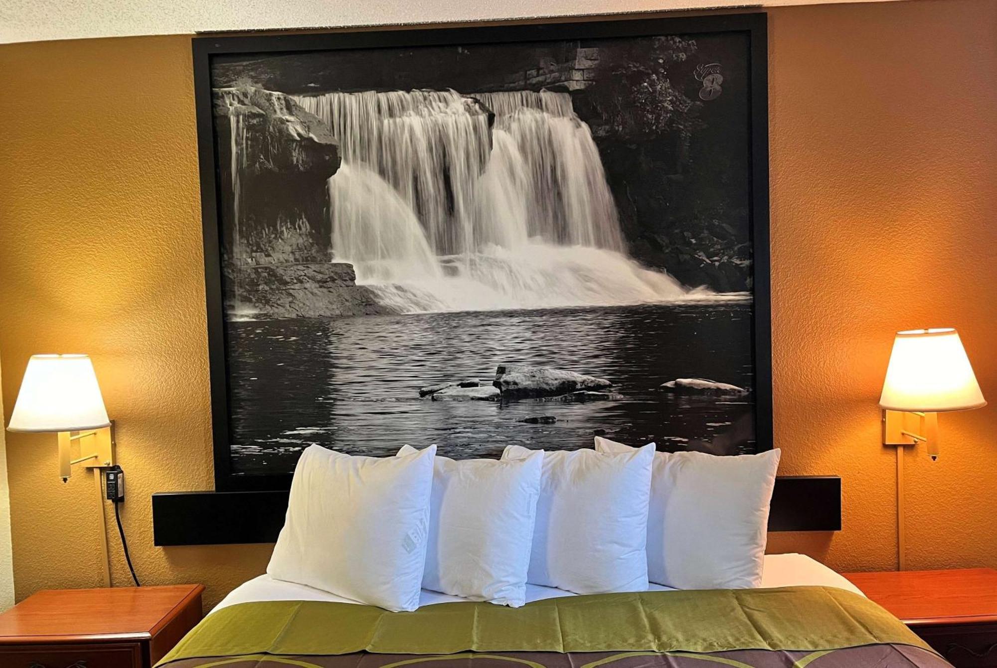 ซูเปอร์ 8 บาย วินด์แฮม อินเดียนาโพลิส/นอร์ทอีสต์/แคสเซิลตัน แอเรีย Hotel ภายนอก รูปภาพ